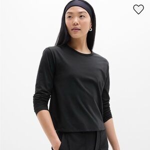 Athleta Women's Essential v neck top new with tags size medium